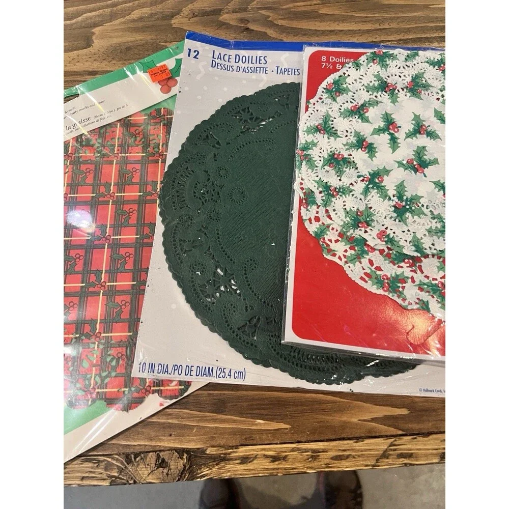vintage CHRISTMAS PAPER DOILY LOT 3 packs Wilton plaid Amscan 6+8+12=26 total